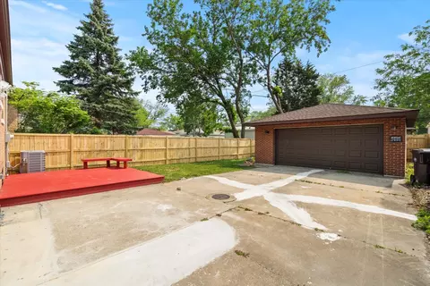 Exterior - 15035 Evers St, Dolton, IL 60419 photo 1 of 2