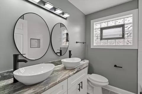 Bath - 15035 Evers St, Dolton, IL 60419 photo 1 of 5