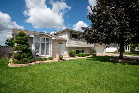 2533 Waterford Dr, Crest Hill, IL 60403