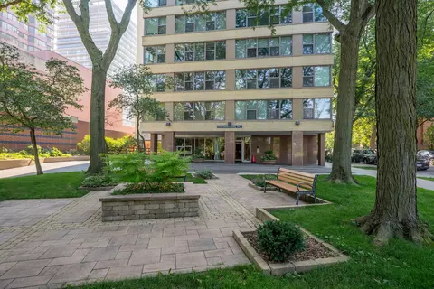 2970 N Lake Shore Dr #18D, Chicago, IL 60657