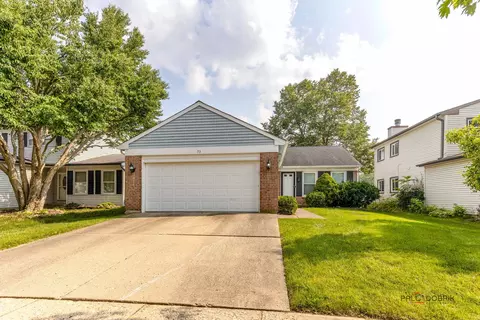 713 N Lakeside Dr, Vernon Hills, IL 60061