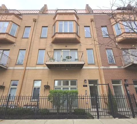 1915 S State St #3, Chicago, IL 60616