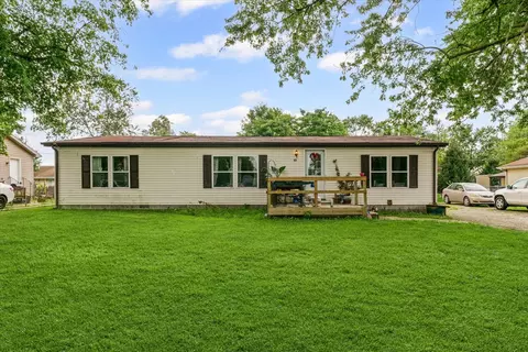 705 W Park St, Thomasboro, IL 61878