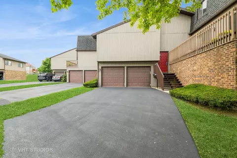 36 Portwine Dr, Roselle, IL 60172