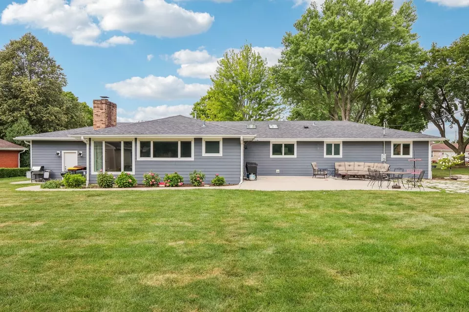 Exterior - 10512 Cindy Jo Ave, Huntley, IL 60142 photo 4 of 6