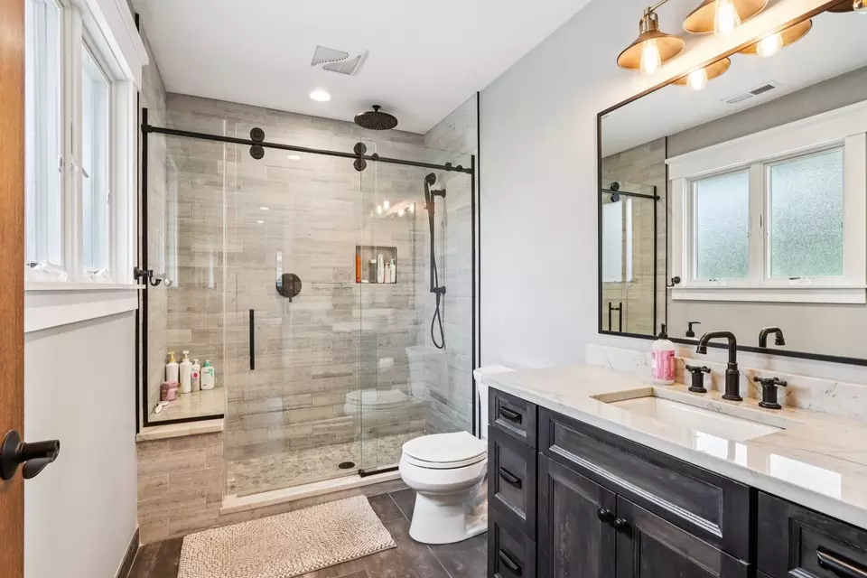 Bath - 10512 Cindy Jo Ave, Huntley, IL 60142 photo 2 of 4