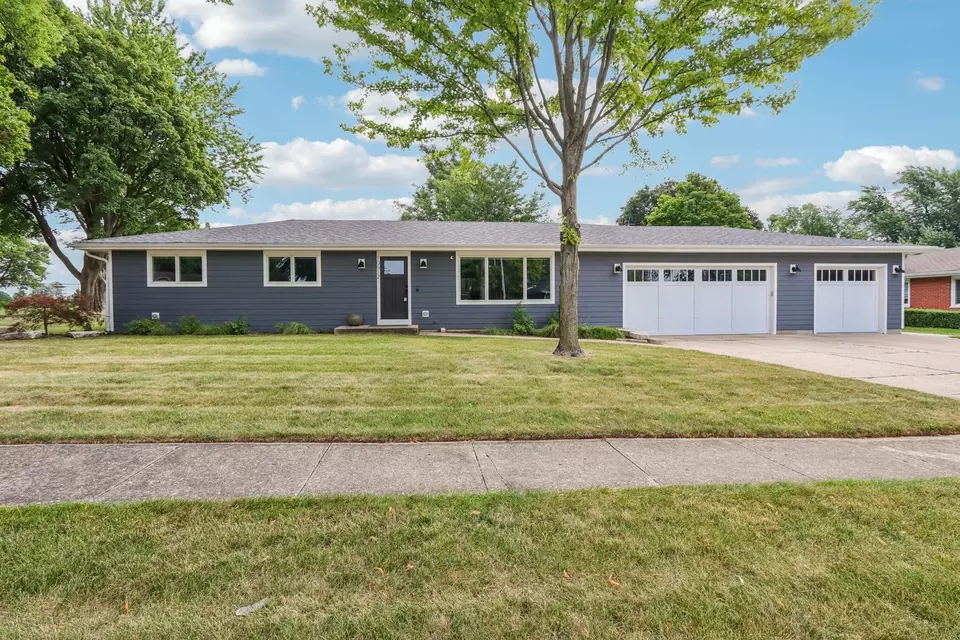 Exterior - 10512 Cindy Jo Ave, Huntley, IL 60142 photo 1 of 6