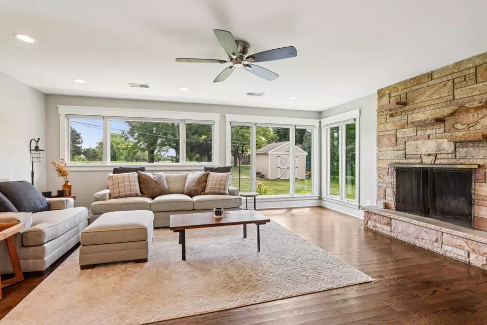 Living - 10512 Cindy Jo Ave, Huntley, IL 60142 photo 2 of 4