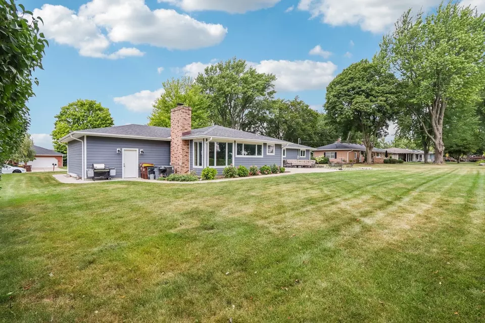 Exterior - 10512 Cindy Jo Ave, Huntley, IL 60142 photo 5 of 6