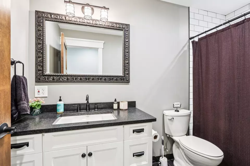 Bath - 10512 Cindy Jo Ave, Huntley, IL 60142 photo 3 of 4