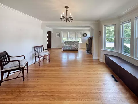 Living - 3340 Ann St, Lansing, IL 60438 photo 3 of 5