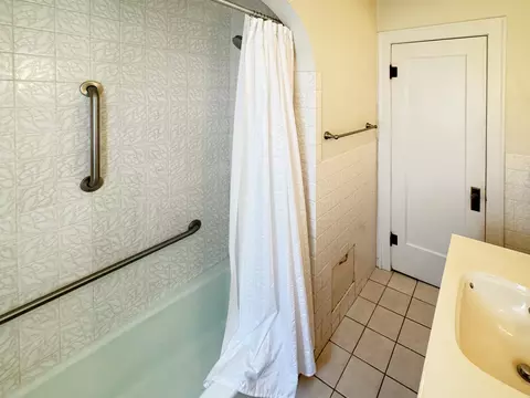 Bath - 3340 Ann St, Lansing, IL 60438 photo 2 of 2