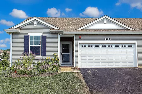925 Darwin St, North Aurora, IL 60542