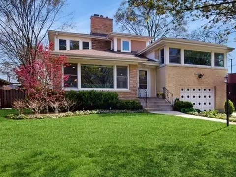 1712 Dobson St, Evanston, IL 60202