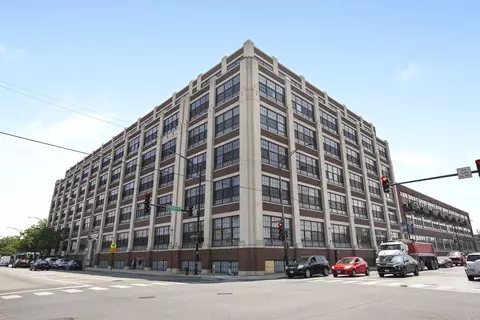 3963 W Belmont Ave #306, Chicago, IL 60618
