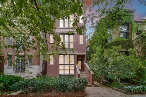 3732 N Kenmore Ave #2, Chicago, IL 60613