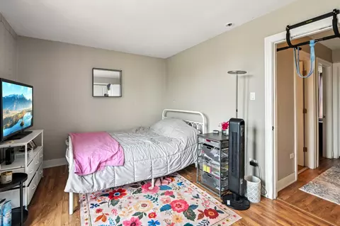 Bedroom - 1882 Mannheim Rd, Des Plaines, IL 60018 photo 1 of 7