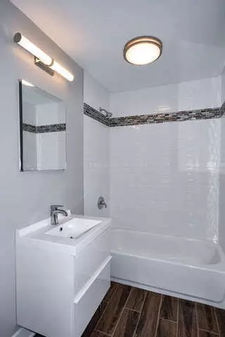 Bath - 1882 Mannheim Rd, Des Plaines, IL 60018 photo 3 of 3