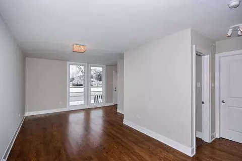 Living - 1882 Mannheim Rd, Des Plaines, IL 60018 photo 3 of 4