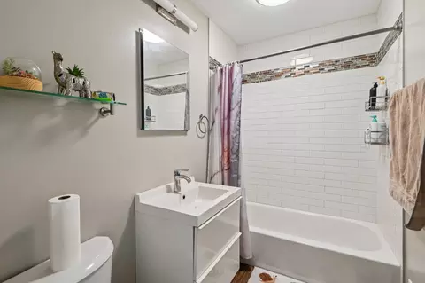 Bath - 1882 Mannheim Rd, Des Plaines, IL 60018 photo 2 of 3