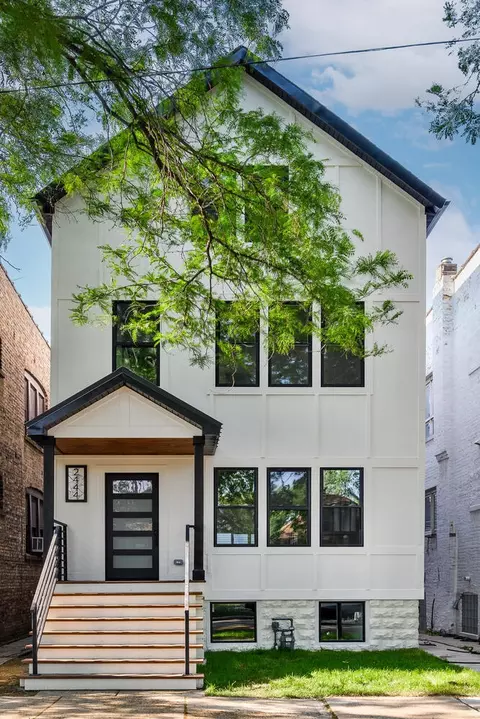 2444 W Dakin St, Chicago, IL 60618