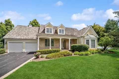 775 S Camelot Ct, Lake Forest, IL 60045