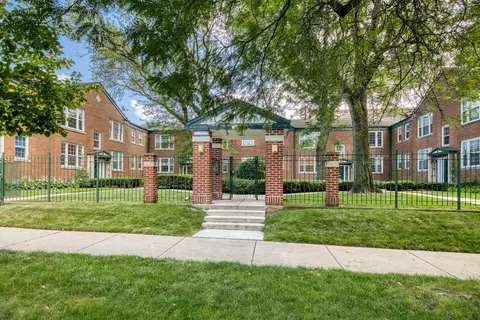 2425 W Fitch Ave #2, Chicago, IL 60645