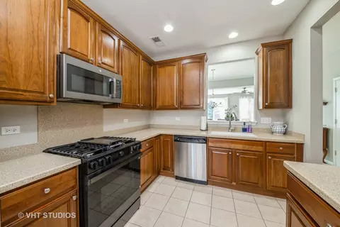 2845 Edgewater Dr, Elgin, IL 60124 photo 6