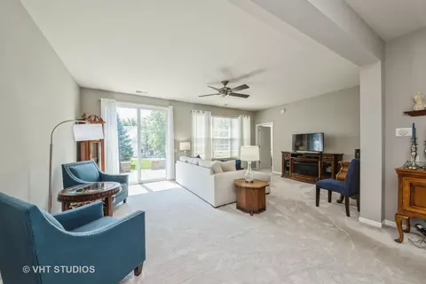 2845 Edgewater Dr, Elgin, IL 60124 photo 17