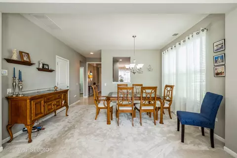 2845 Edgewater Dr, Elgin, IL 60124 photo 15