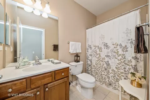 2845 Edgewater Dr, Elgin, IL 60124 photo 12