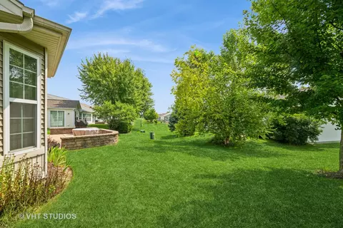 2845 Edgewater Dr, Elgin, IL 60124 photo 32