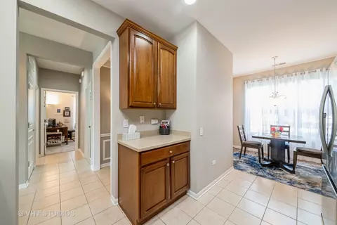 2845 Edgewater Dr, Elgin, IL 60124 photo 5