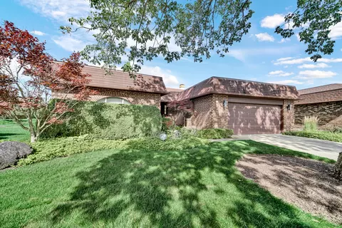316 Buckthorn Cir, Northbrook, IL 60062