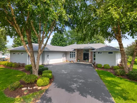 817 Fairground Circle Dr, Oregon, IL 61061