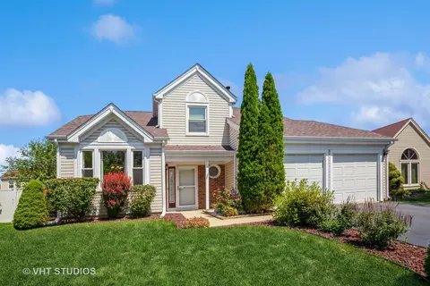 82 Washington Ave, Streamwood, IL 60107