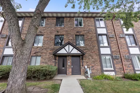 15 Timber Ln #12, Vernon Hills, IL 60061