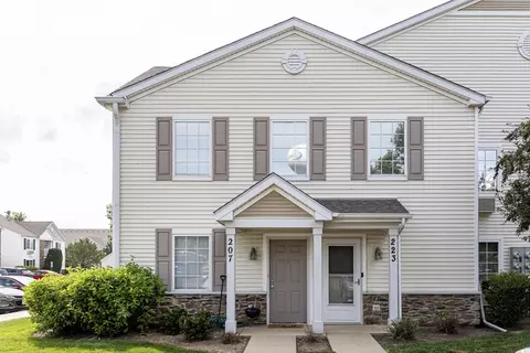 223 Silverstone Dr #223, Carpentersville, IL 60110