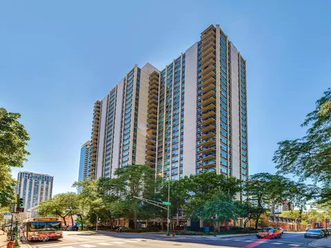 1255 N Sandburg Ter #504, Chicago, IL 60610