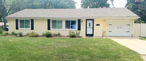 930 Hammond Ave, Aurora, IL 60506