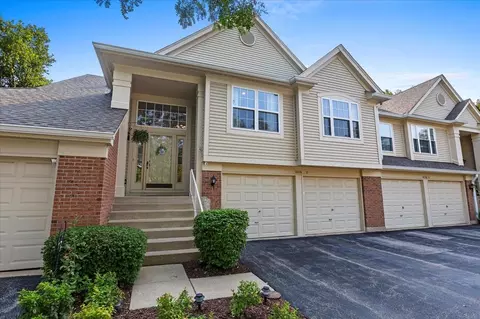 1636 Columbia Cir #2, Bartlett, IL 60103