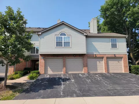 2 Kristin Cir #7, Schaumburg, IL 60195