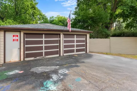 Exterior - 1610 Pleasant Ave, Mchenry, IL 60050 photo 4 of 5