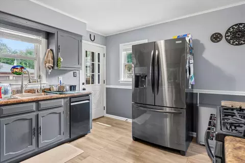 Kitchen - 1610 Pleasant Ave, Mchenry, IL 60050 photo 1 of 2