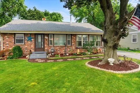 1610 Pleasant Ave, Mchenry, IL 60050