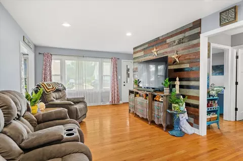 Living - 1610 Pleasant Ave, Mchenry, IL 60050 photo 1 of 2