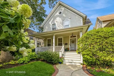 215 N Grove Ave #A, Oak Park, IL 60302