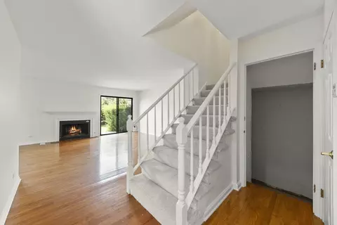 1037 Briarcliffe Blvd, Wheaton, IL 60189 photo 4