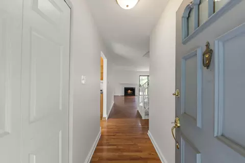 1037 Briarcliffe Blvd, Wheaton, IL 60189 photo 3