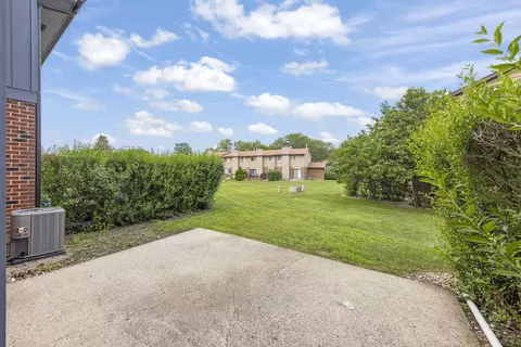 1037 Briarcliffe Blvd, Wheaton, IL 60189 photo 21